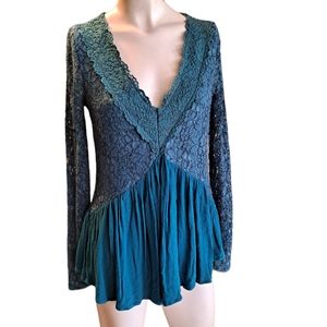 Waverly green long sleeve lace v neck blouse/top